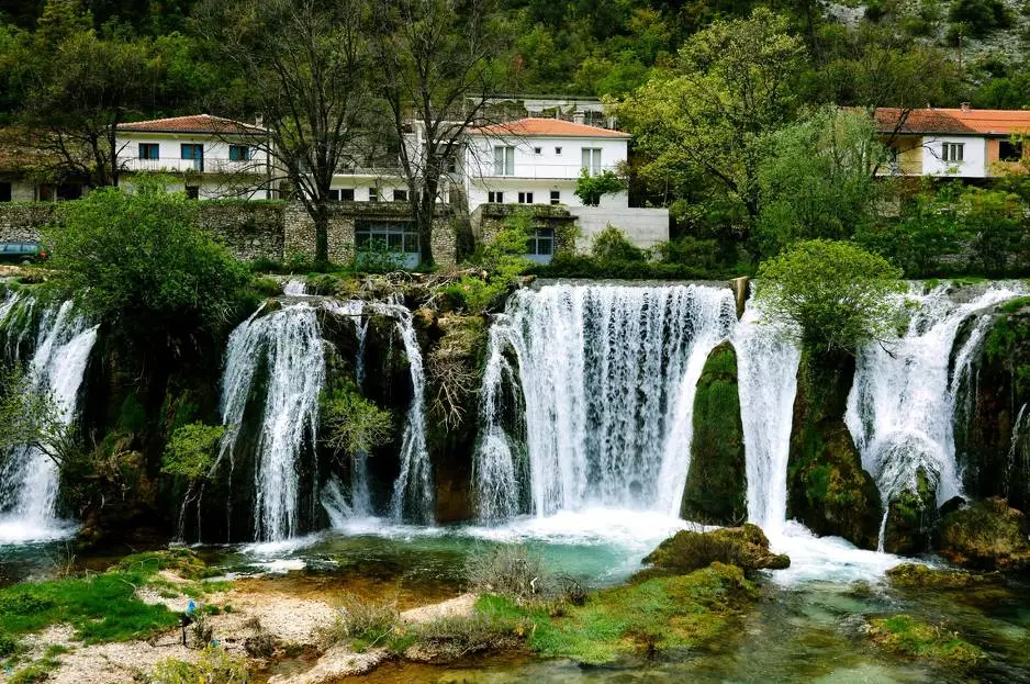 Provalije-waterval bij Stolac, schilderachtige waterval in Bosnië en Herzegovina