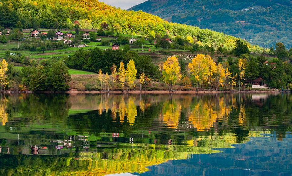 Perućac-meer in Nationaal Park Drina